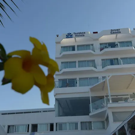 Silver Sands Beach Отель