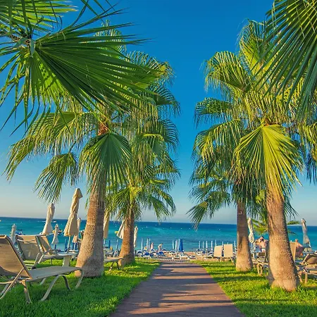 Отель Silver Sands Beach