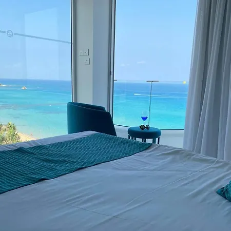 Silver Sands מלון 3*