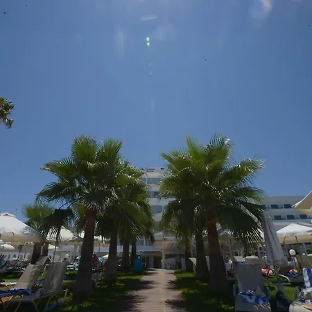 Silver Sands מלון 3*