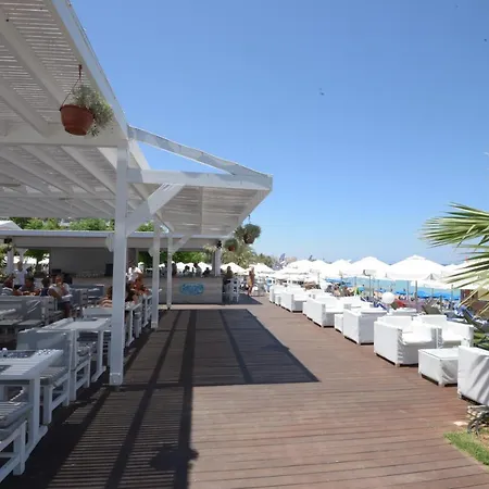 فندق Silver Sands