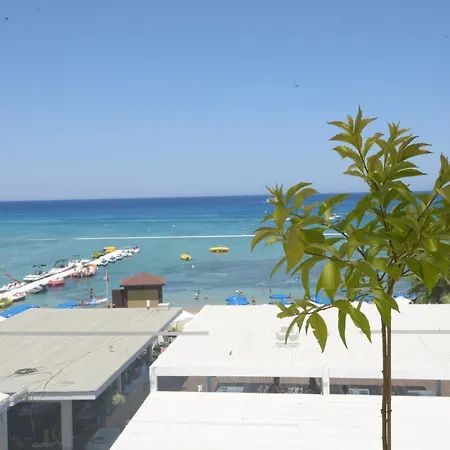 فندق Silver Sands