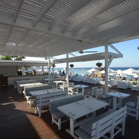 Silver Sands فندق 3*