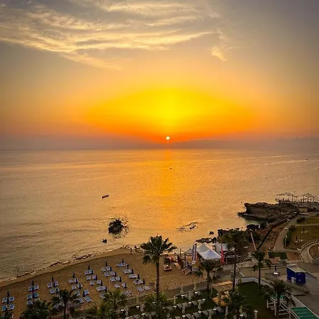 Szálloda Silver Sands Beach 3*