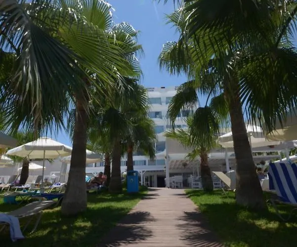 فندق Silver Sands