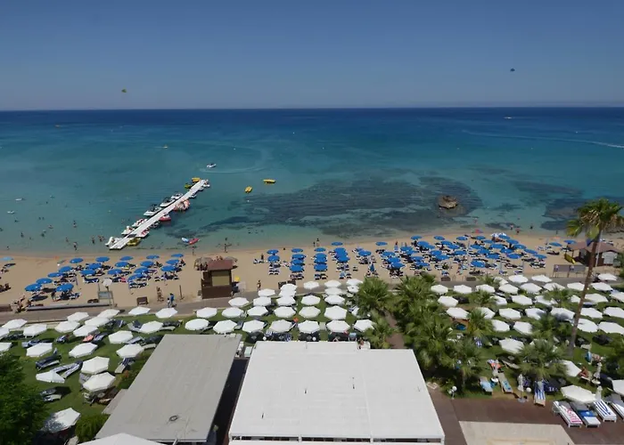 Silver Sands Отель 3*