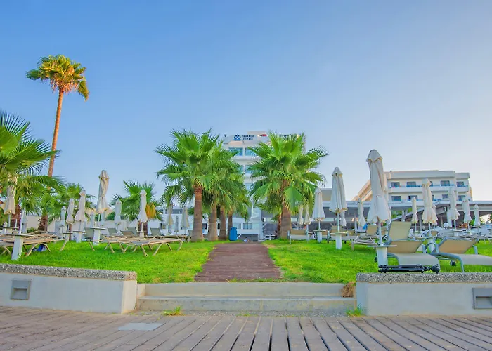 Silver Sands Отель 3*