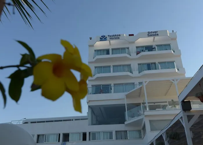 Silver Sands Отель