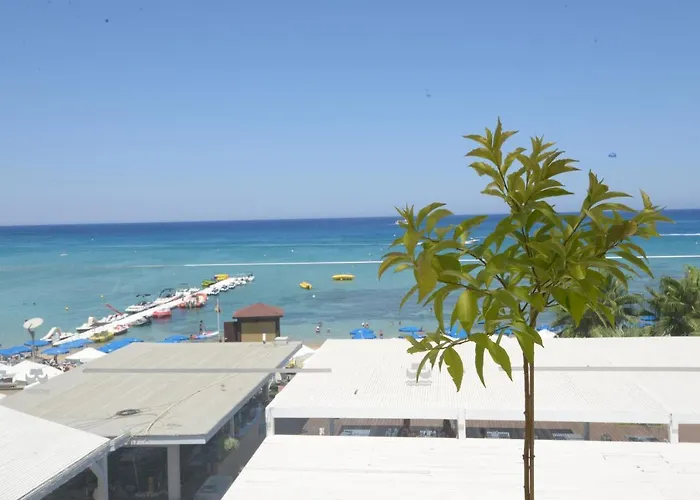 Отель Silver Sands